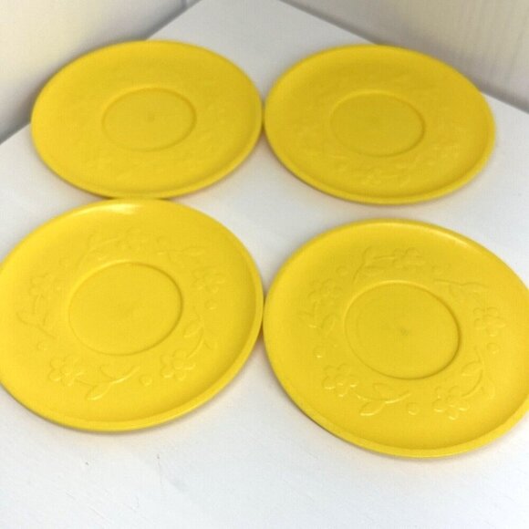 Vintage Fisher Price Fun With Food TEA SET Replacement plates x 4 Yellow #681 - Picture 1 of 7